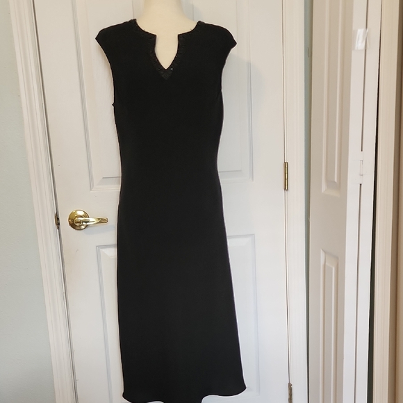 Sandra Darren Dresses & Skirts - Sandra Darren Elegant Black Midi Dress